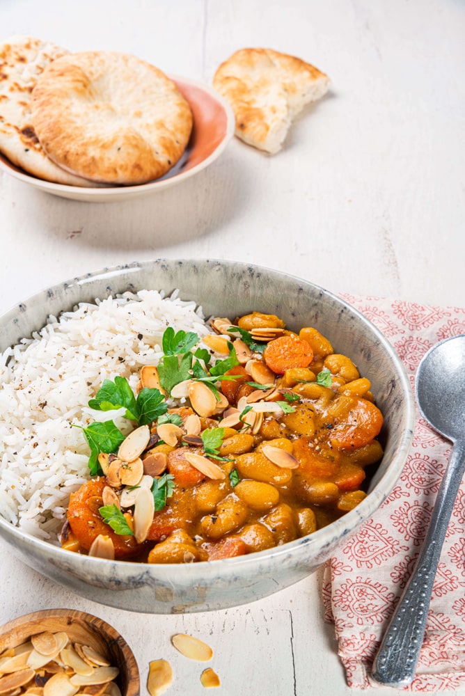 curry-de-haricots-blancs-et-carottes-aux-amandes-effil-es-et-riz-pilaf